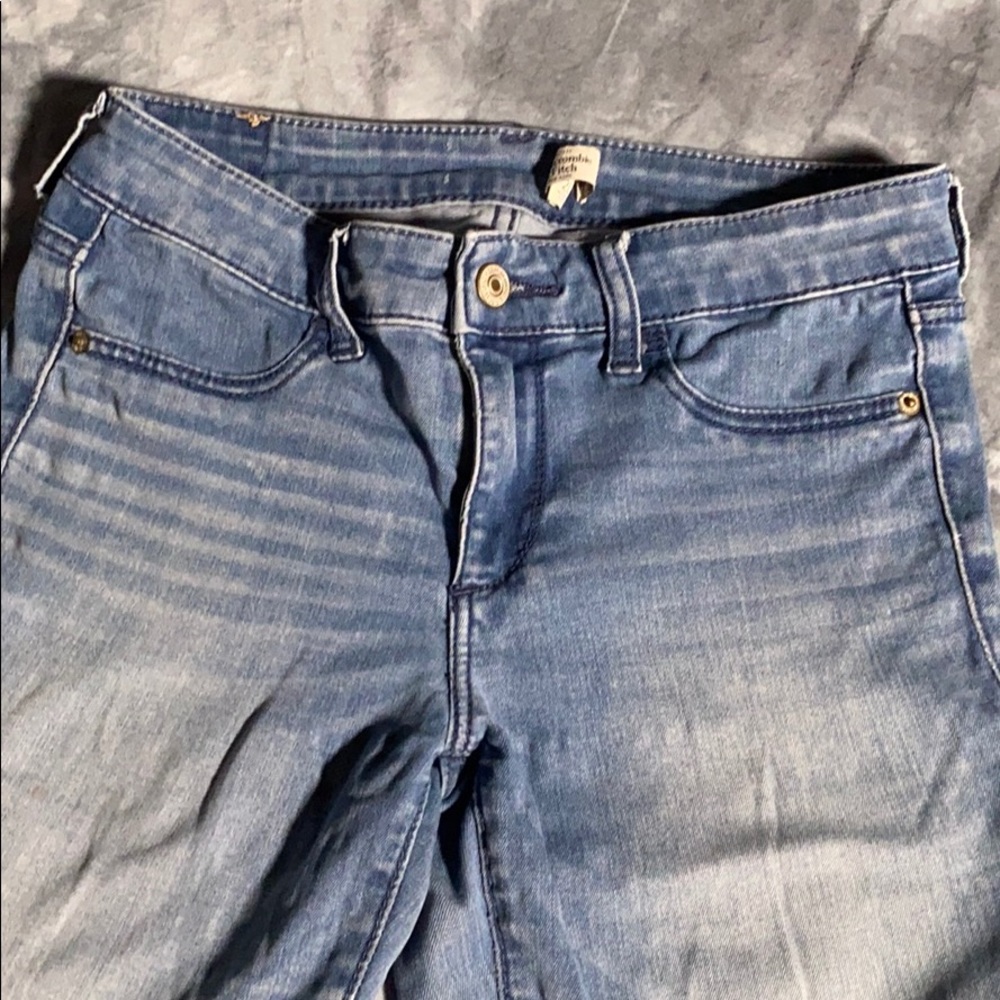 🥳 Host Pick 🥳 - Abercrombie & Fitch Distressed + Worn Jeans - Picture 5 of 16